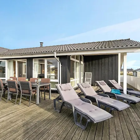 4 Bedroom Awesome In Hvide Sande Holiday home *