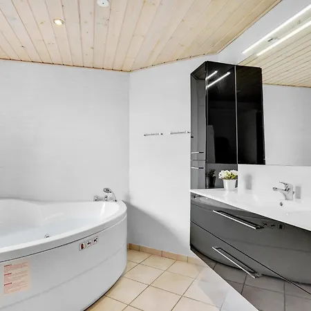 Gorgeous Home In Hvide Sande With Sauna * Bjerregård