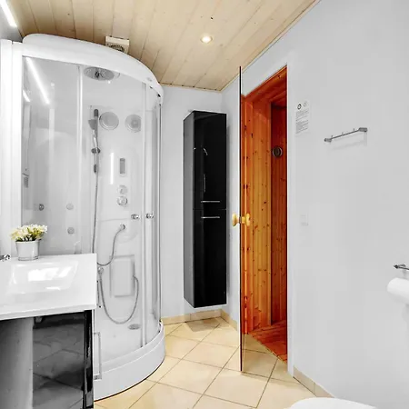 Holiday home 4 Bedroom Awesome In Hvide Sande Bjerregard